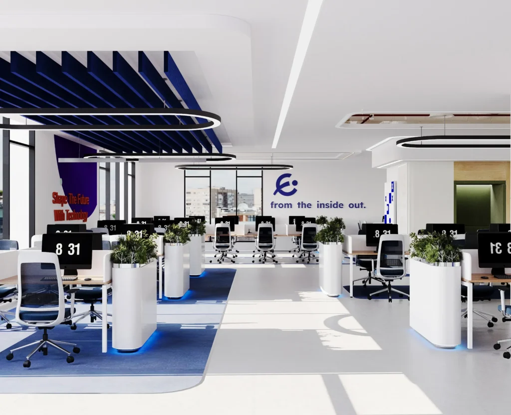 تصميم مكتب مفتوح Open Space يضم محطات عمل متعددة مع توزيع حديث وإضاءة مبتكرة لتعزيز بيئة العمل الجماعي