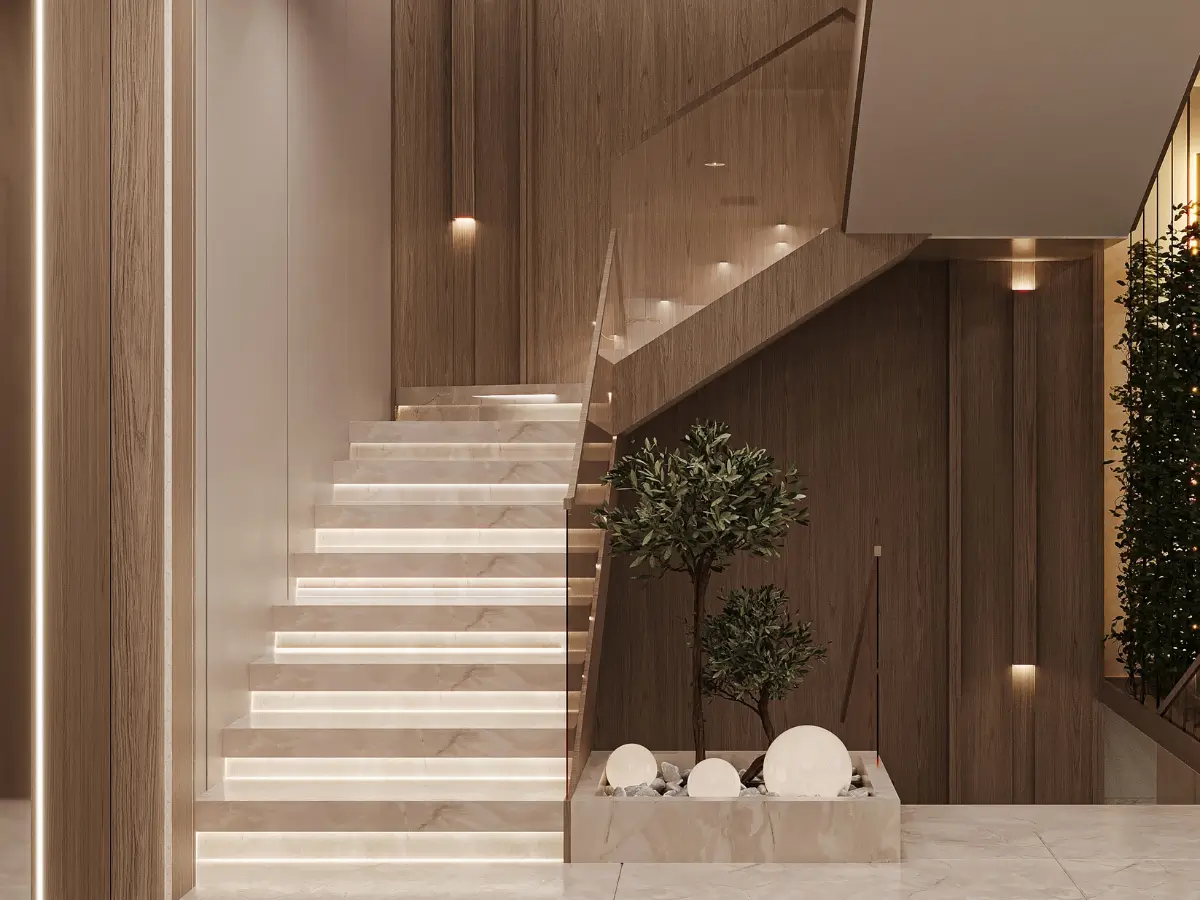 تصميم درج فيلا يتميز بدرجات رخامية أنيقة ودرابزين معدني مزخرف وثريا كلاسيكية.